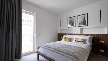 Superior-Doppelzimmer, Balkon, Stadtblick | Kostenlose Minibar, Verdunkelungsvorhänge, schallisolierte Zimmer