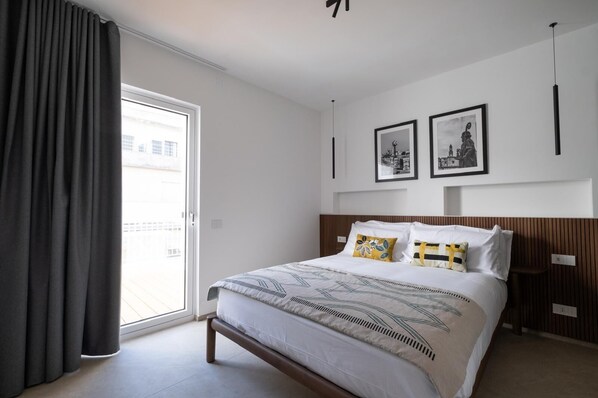 Superior-Doppelzimmer, Balkon, Stadtblick | Kostenlose Minibar, Verdunkelungsvorhänge, schallisolierte Zimmer