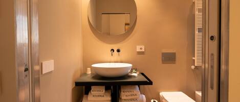Superior Double Room, Balcony, City View | Bathroom | Bathrobes, slippers