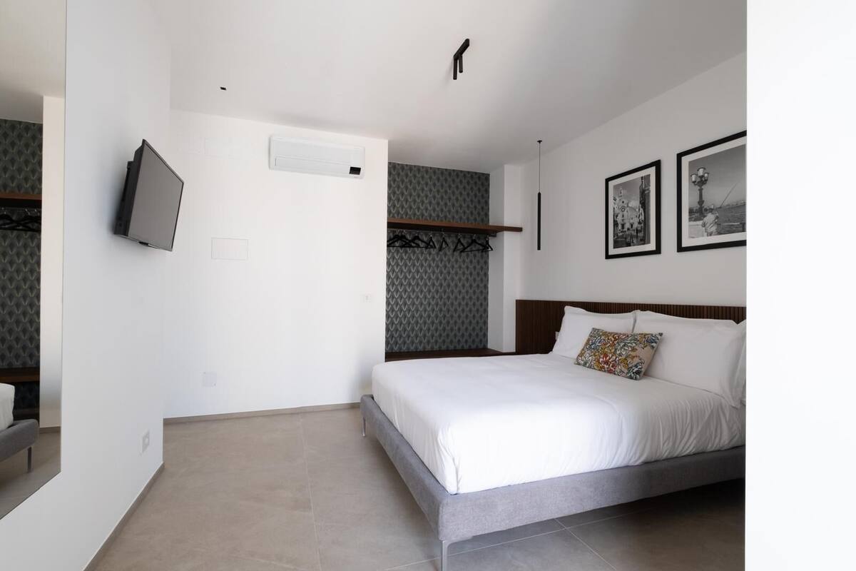 Comfort-Doppelzimmer, Balkon | Kostenlose Minibar, Verdunkelungsvorhänge, schallisolierte Zimmer