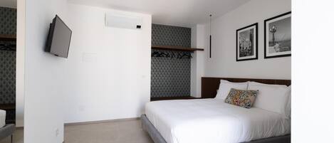 Doppia Comfort, balcone | Minibar con snack e bevande gratuite, tende oscuranti, insonorizzazione