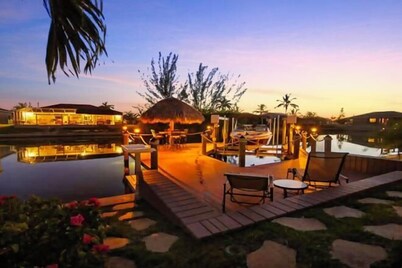 Lupita, boat lift, dock, heated south facing pool