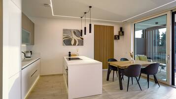 Luxury-Apartment, Seeblick | Eigene KĂŒche