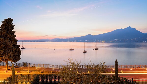 Luxury Condo, Lake View | View from room