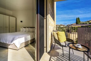 Luxury Condo, Lake View | In-room safe, desk, laptop workspace, blackout curtains