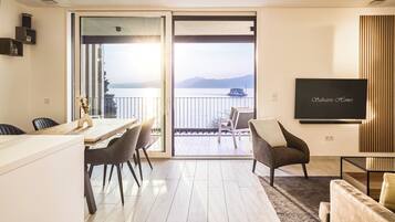 Luxury Condo, Lake View | View from room