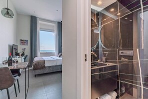2 bedrooms, in-room safe, iron/ironing board, travel cot - Alta Marea Apulia sea view (Bari)