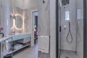 Shower, hair dryer, bidet, towels - Alta Marea Apulia sea view (Bari)