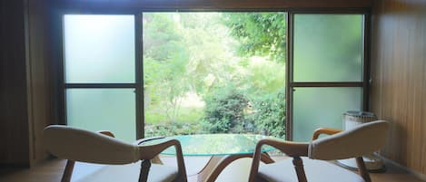 Basic Apartment, Courtyard View | Living area
