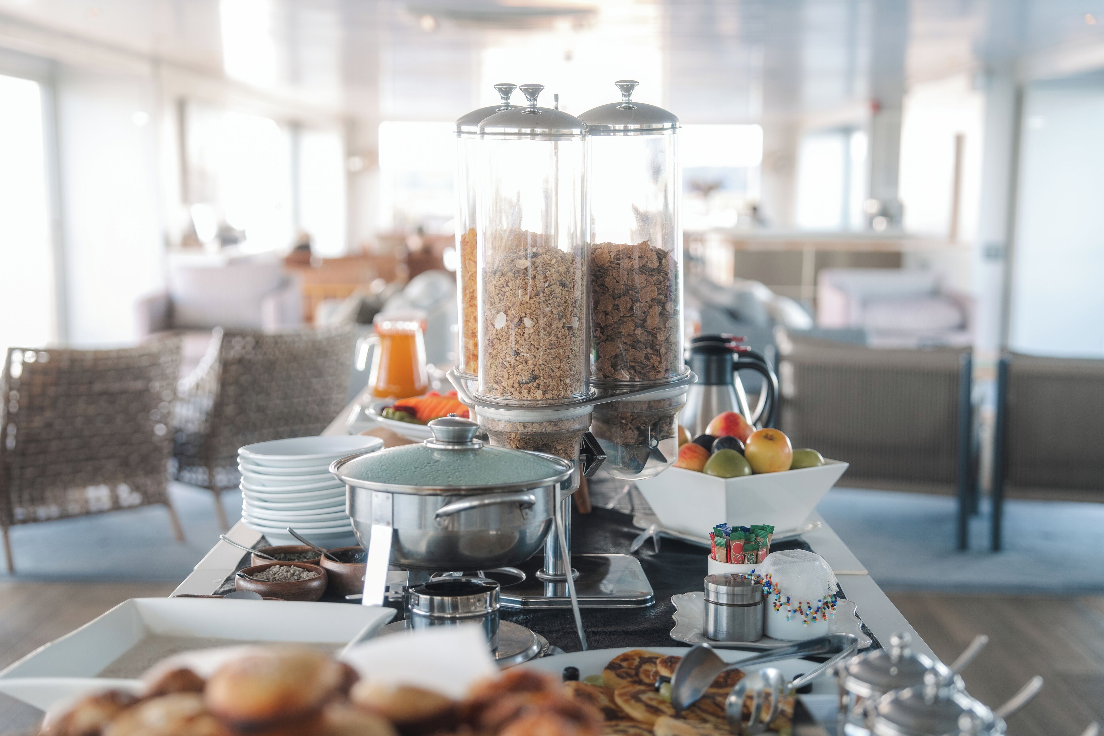Café da manhã com buffet grátis todos os dias