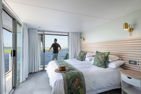 スイート | セーフティボックス (室内)、遮光カーテン