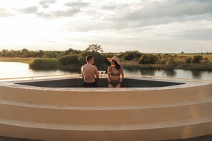 Outdoor pool - Zambezi Queen by Mantis (Kasika)