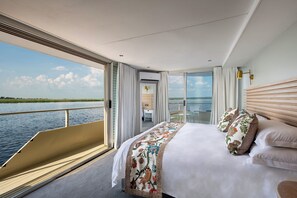 Luxury Suite | In-room safe, blackout drapes - Zambezi Queen by Mantis  (Kasika)