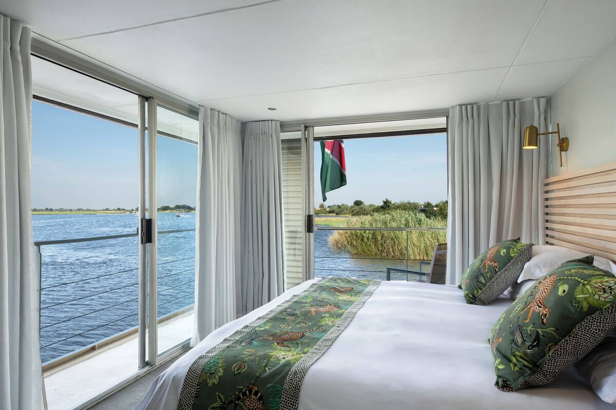 Suite | In-room safe, blackout curtains