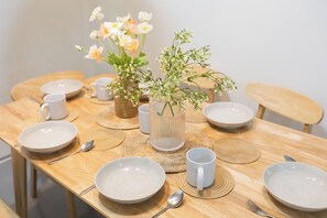 Dining room - Ease at Sathorn and Co-working Space (Bangkok)