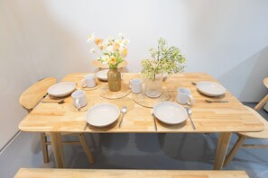 Dining room - Ease at Sathorn and Co-working Space (Bangkok)