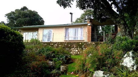 Fachada. Two bed Nyanga Lakeside Cottage - 2298