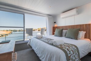 Premium bedding, in-room safe, desk, laptop workspace