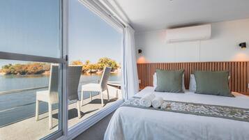 Literie de qualité supérieure, coffres-forts dans les chambres, bureau