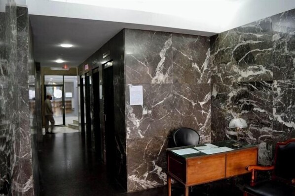 المنشأة من الداخل