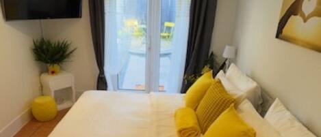 1 bedroom, iron/ironing board, WiFi, bed sheets