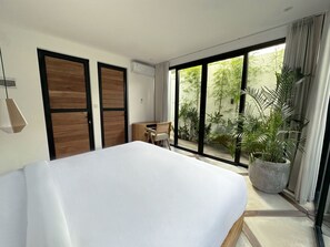 7 bedrooms, iron/ironing board, WiFi, bed sheets - Spacious 7-bedroom villa in Canggu: Private chef, Pool, Movie theater (Badung)
