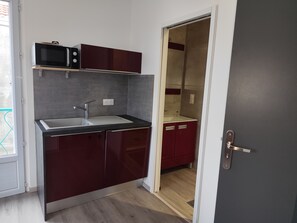 Microwave, oven, stovetop, dishwasher - 3-room apartment ideally located (Fouras)