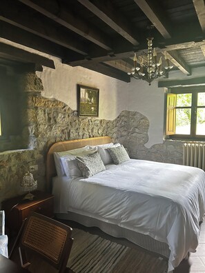 Habitación Confort con 1 cama doble o 2 individuales, vistas al valle | Caja fuerte, escritorio, espacio para trabajar con un portátil