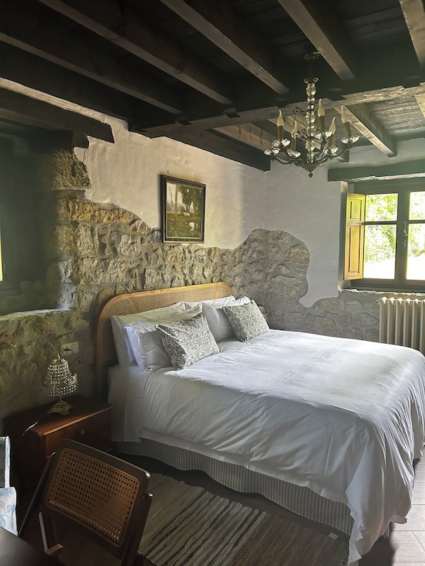 Habitación Confort con 1 cama matrimonial o 2 individuales, vista al valle | Caja de seguridad en la habitación y escritorio