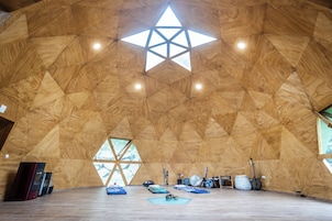Área de tratamento externa, sauna seca, banheira de hidromassagem