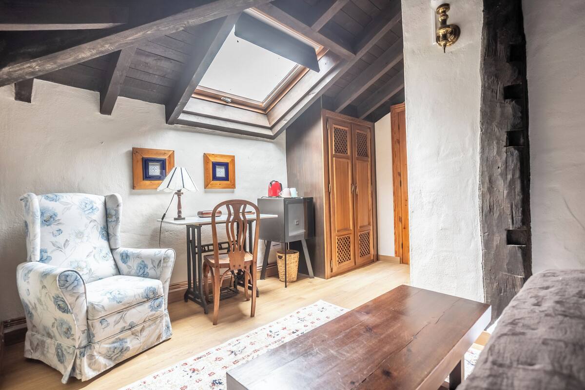 Traditionele eenpersoonskamer | Lakens van Egyptisch katoen, luxe beddengoed, donsdekens