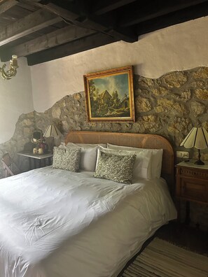 Habitación Confort con 1 cama matrimonial o 2 individuales, vista al valle | Sábanas de algodón egipcio, ropa de cama de alta calidad y edredón