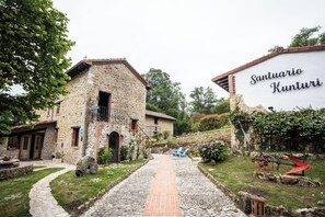 Exterior - Santuario Kunturi (Llanes)