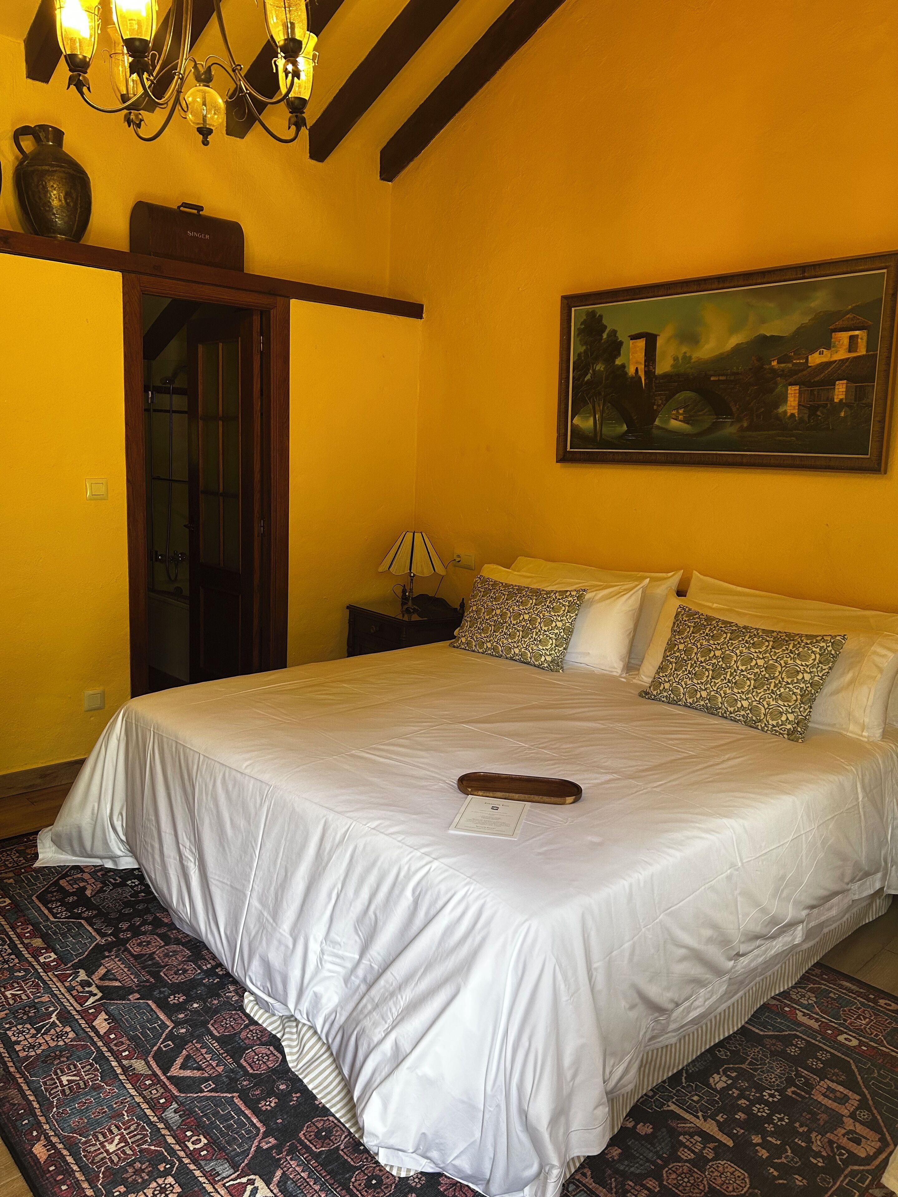 Caja fuerte, escritorio, espacio para trabajar con un portátil