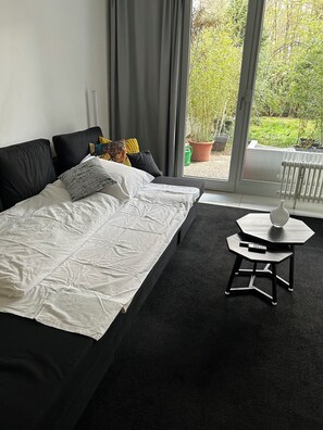 1 bedroom, WiFi, bed sheets - Trade fair 10 min (Laatzen)