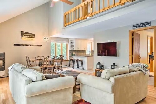 Superb 3-bedroom cabin in Campton with Mountain View’s  - Minutes to skiing