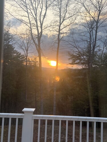 Superb 3-bedroom cabin in Campton with Mountain View’s  - close to skiing