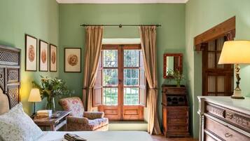 Iron/ironing board, free WiFi