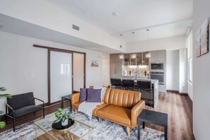 Televisión y oficina 