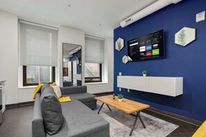 Televisión y oficina 