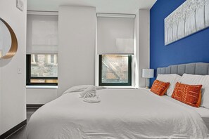 1 bedroom, desk, iron/ironing board, WiFi - CozySuites Stunning 1BR in Downtown Pitts #12 (Pittsburgh)