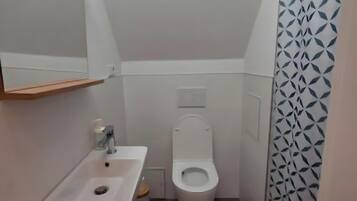 Douche, serviettes fournies