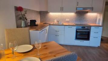 KĂŒhlschrank, Ofen, Herdplatte, GeschirrspĂŒler