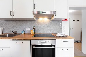 Coffee/tea maker, fridge, oven, stovetop - Apartment 'Eichhörnchen' (HSC included) (Grafenhausen)