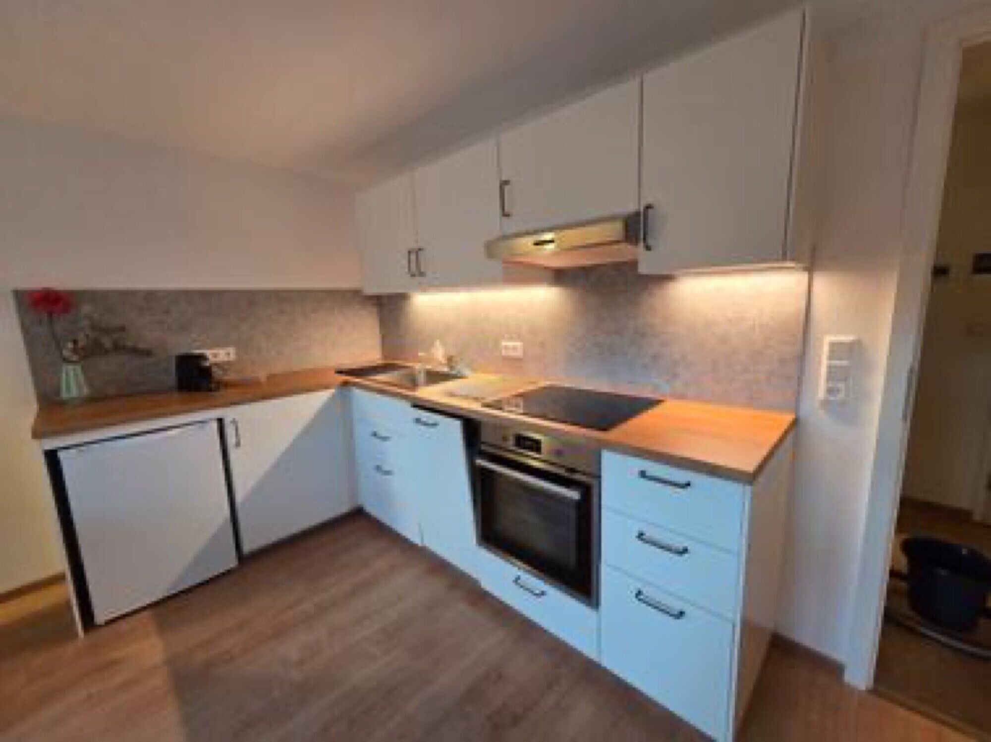 Frigorifero, forno, piano cottura, lavastoviglie