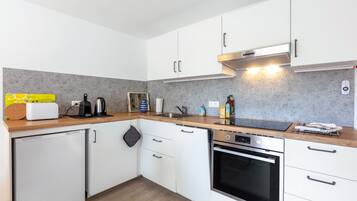 Kühlschrank, Ofen, Herdplatte, Geschirrspüler