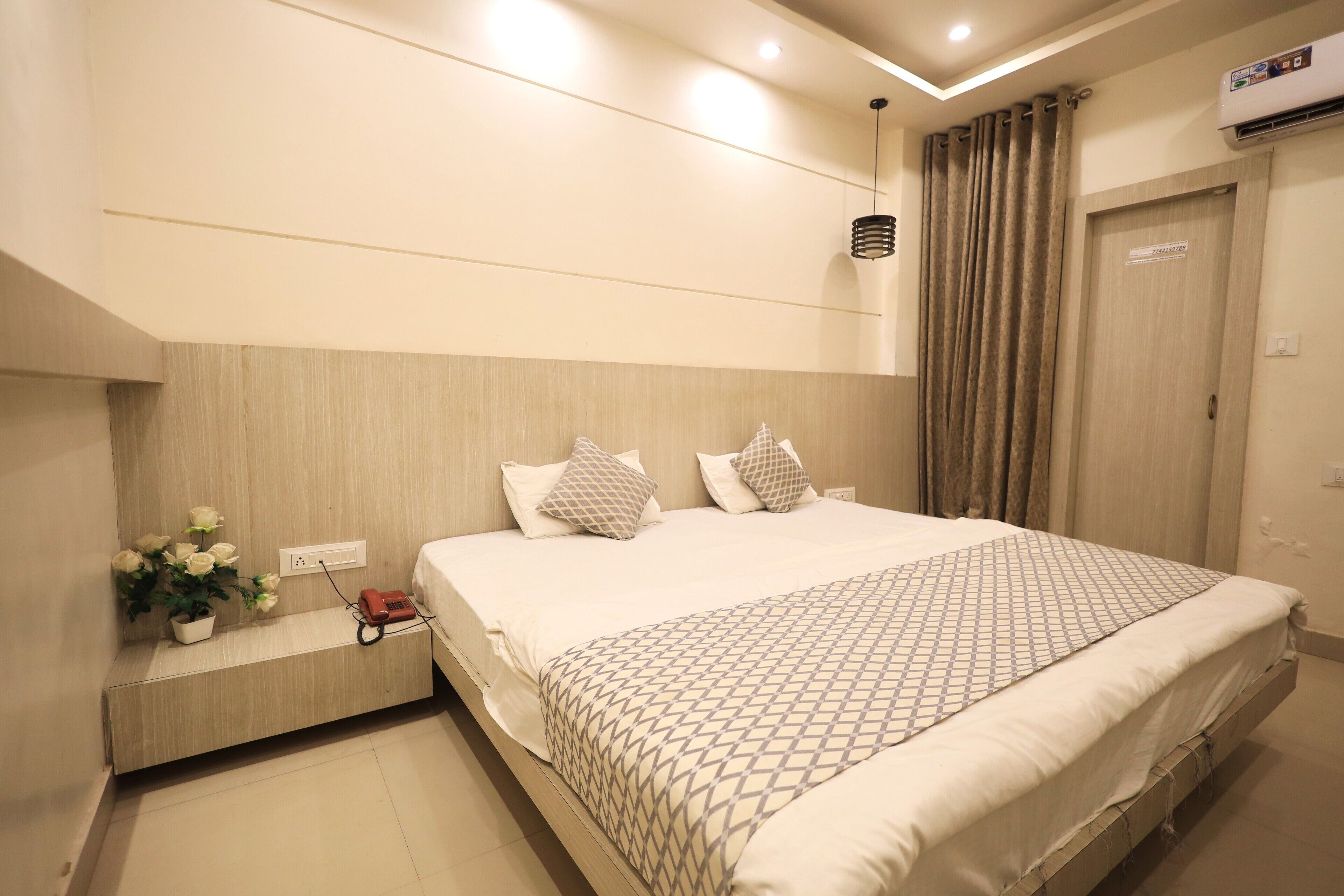 Desk, free WiFi, bed sheets