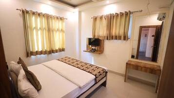 Escritorio, wifi gratis y ropa de cama