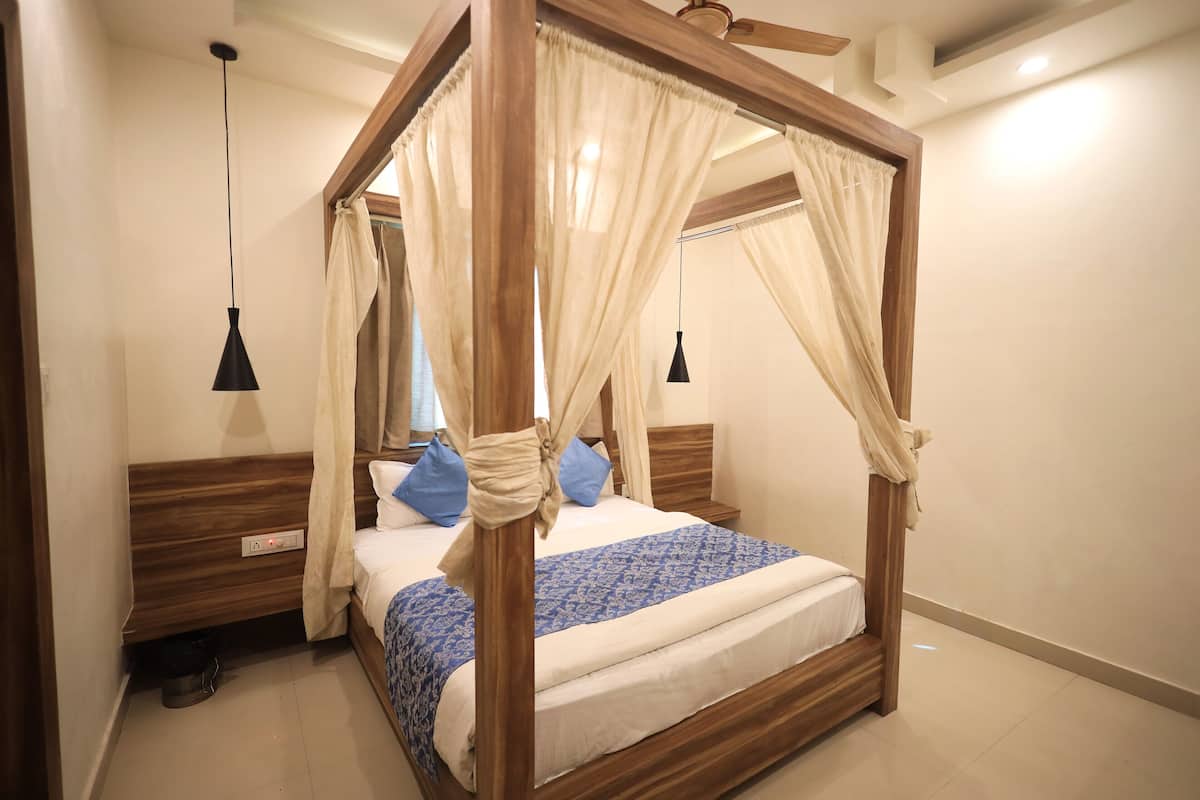 Superior Room | Desk, free WiFi, bed sheets