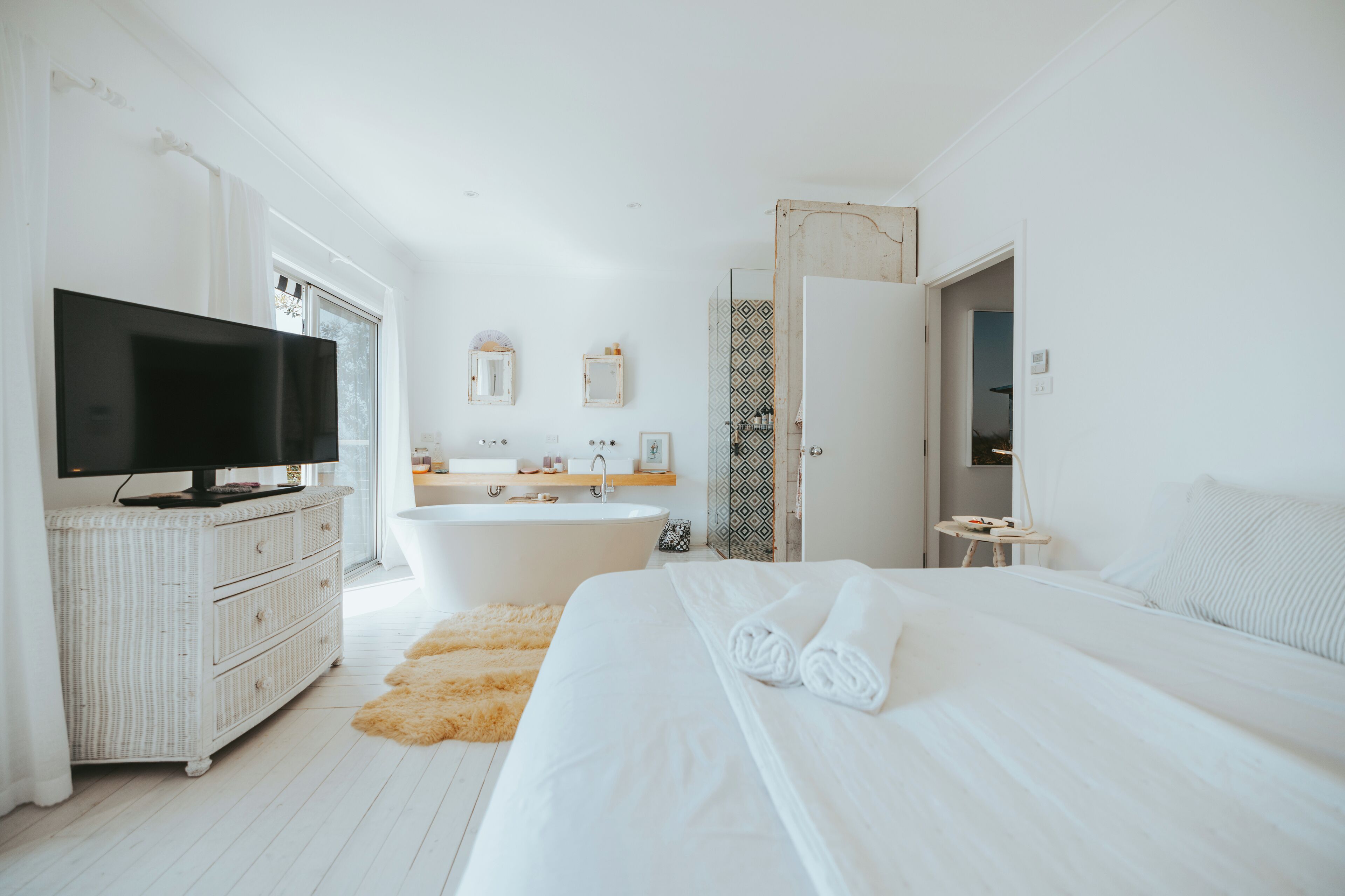 4 bedrooms, desk, iron/ironing board, free WiFi